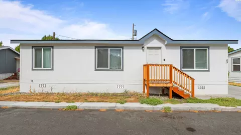45 Cosmic Ln, Richland, WA 99354