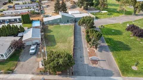 2320 W Frontage Rd, Pasco, WA 99301