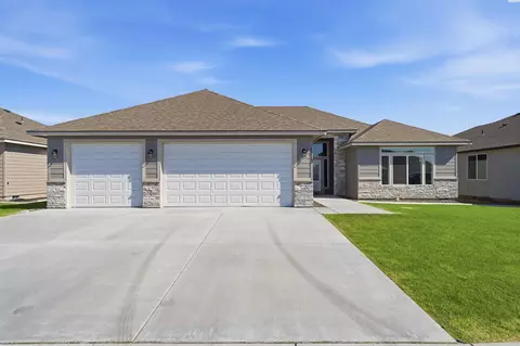 8713 Dusty Maiden Dr, Pasco, WA 99301