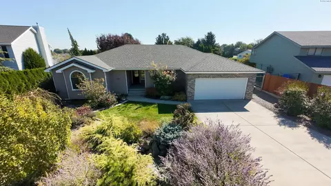 4007 S Waverly St, Kennewick, WA 99337
