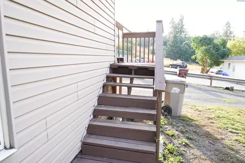 Exterior - 630-634 NE Gray Ln, Pullman, WA 99163 photo 3 of 7