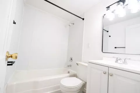 Bath - 630-634 NE Gray Ln, Pullman, WA 99163 photo 2 of 2
