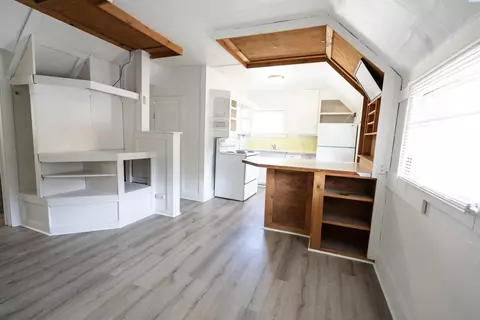 Living - 630-634 NE Gray Ln, Pullman, WA 99163 photo 2 of 5