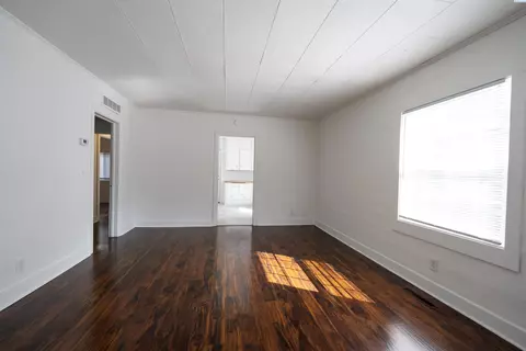 Living - 630-634 NE Gray Ln, Pullman, WA 99163 photo 3 of 5