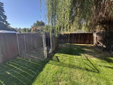Exterior - 345 SW State St, Pullman, WA 99163 photo 6 of 7
