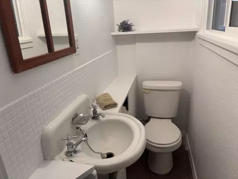 Bath - 345 SW State St, Pullman, WA 99163 photo 2 of 2