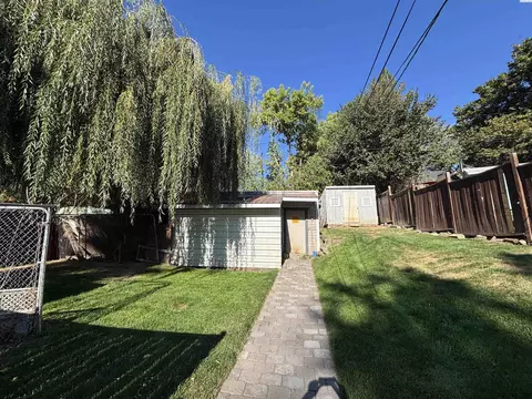 Exterior - 345 SW State St, Pullman, WA 99163 photo 5 of 7