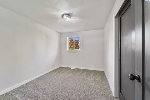 9012 W Richardson Rd, Pasco, WA 99301 photo 8