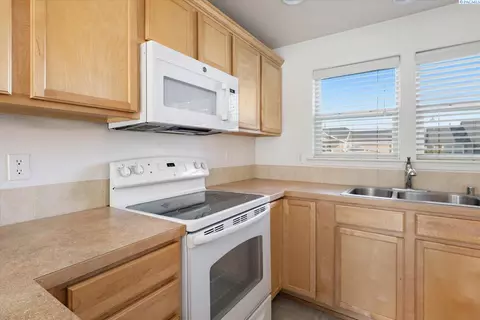 6318 Three Rivers Dr, Pasco, WA 99301 photo 8