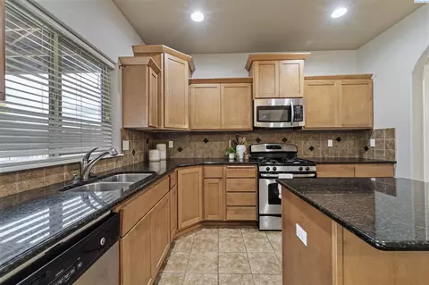 4517 NW Commons Dr, Pasco, WA 99301 photo 9