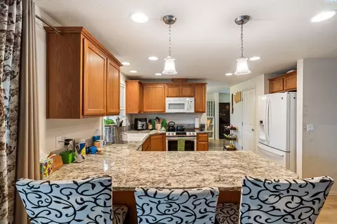 6102 Rocket Ln, Pasco, WA 99301 photo 2