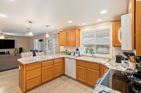 6102 Rocket Ln, Pasco, WA 99301 photo 4