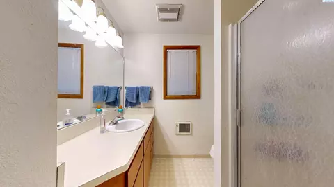 Bath - 915 NE D St, Pullman, WA 99163 photo 2 of 2