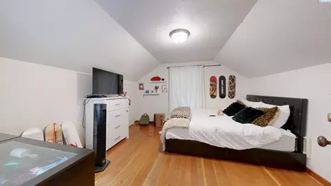 Bedroom - 915 NE D St, Pullman, WA 99163 photo 2 of 2