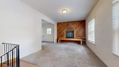 Living - 925 NE D St, Pullman, WA 99163 photo 2 of 5