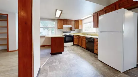 Kitchen - 925 NE D St, Pullman, WA 99163 photo 2 of 2