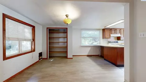 Living - 925 NE D St, Pullman, WA 99163 photo 3 of 5