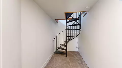 Entry Way - 925 NE D St, Pullman, WA 99163 photo 3 of 3