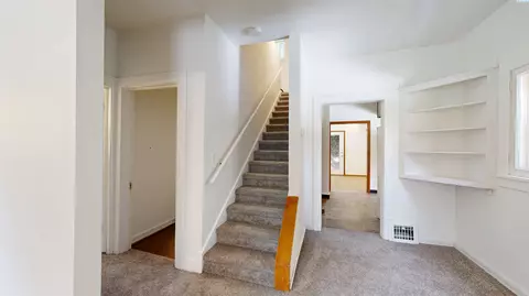 Entry Way - 925 NE D St, Pullman, WA 99163 photo 2 of 3