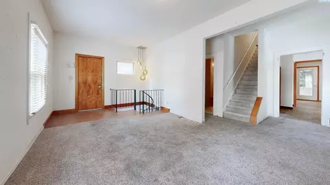 Living - 925 NE D St, Pullman, WA 99163 photo 1 of 5