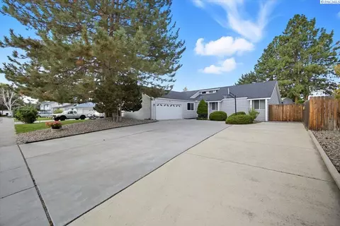 2115 Blue Jay Ln, West Richland, WA 99353