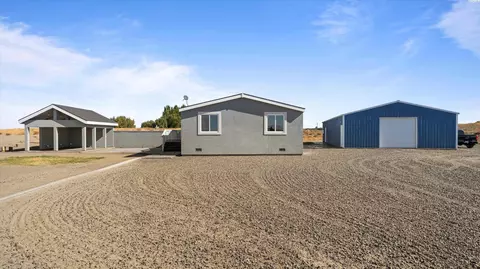 94 Dusty Rd, Burbank, WA 99323