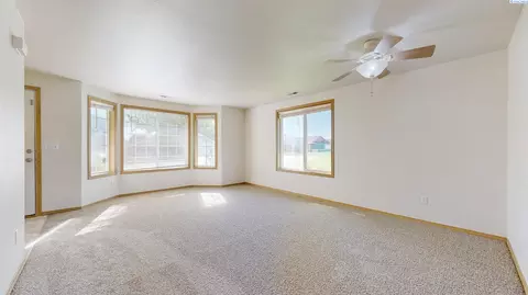 8407 Packard Dr, Pasco, WA 99301 photo 3