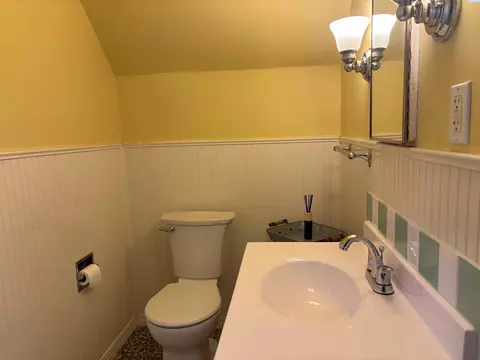 Bath - 635 NE Michigan St, Pullman, WA 99163 photo 3 of 6