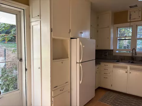 Kitchen - 635 NE Michigan St, Pullman, WA 99163 photo 1 of 4