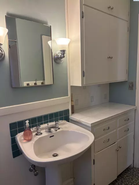 Bath - 635 NE Michigan St, Pullman, WA 99163 photo 1 of 6