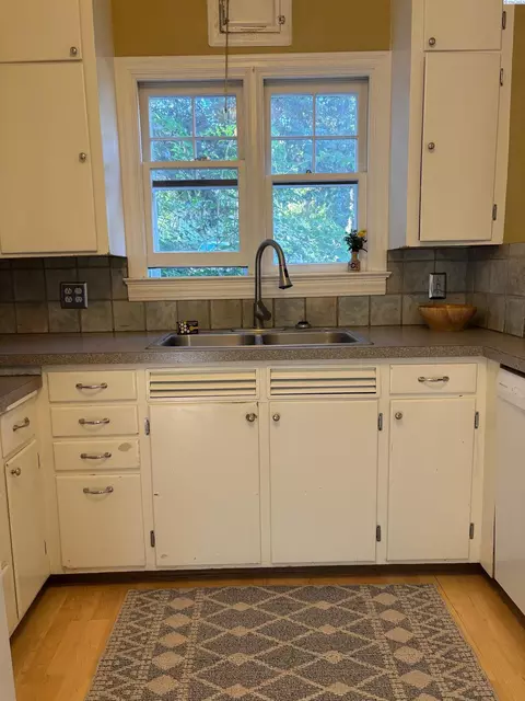 Kitchen - 635 NE Michigan St, Pullman, WA 99163 photo 4 of 4