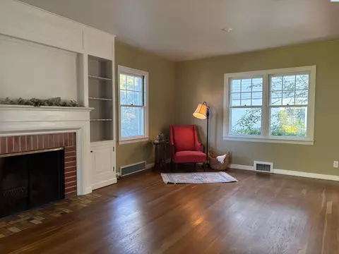 Living - 635 NE Michigan St, Pullman, WA 99163 photo 3 of 4