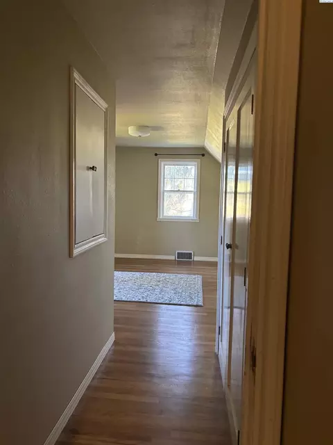 Entry Way - 635 NE Michigan St, Pullman, WA 99163 photo 5 of 5