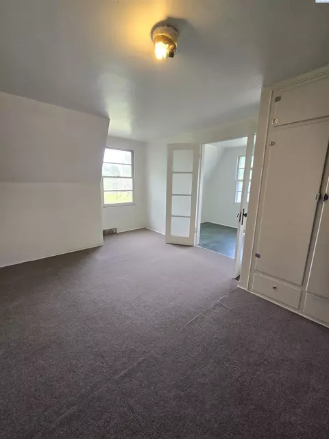 Bedroom - 935 NE C St, Pullman, WA 99163 photo 5 of 7