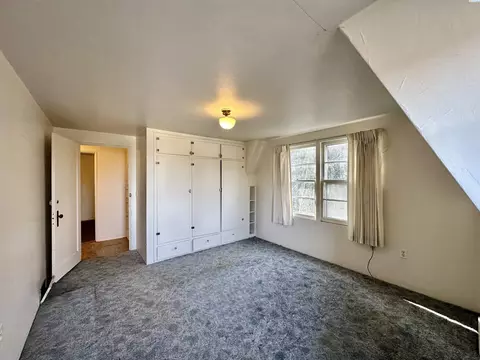 Bedroom - 935 NE C St, Pullman, WA 99163 photo 3 of 7