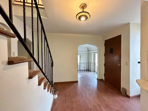 Entry Way - 935 NE C St, Pullman, WA 99163 photo 1 of 3