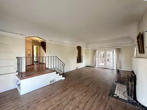Living - 935 NE C St, Pullman, WA 99163 photo 2 of 7