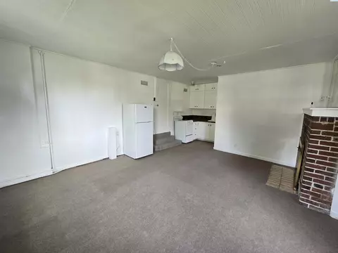 Living - 935 NE C St, Pullman, WA 99163 photo 7 of 7