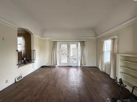 Living - 935 NE C St, Pullman, WA 99163 photo 3 of 7