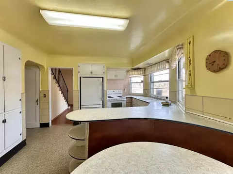 Kitchen - 935 NE C St, Pullman, WA 99163 photo 2 of 3