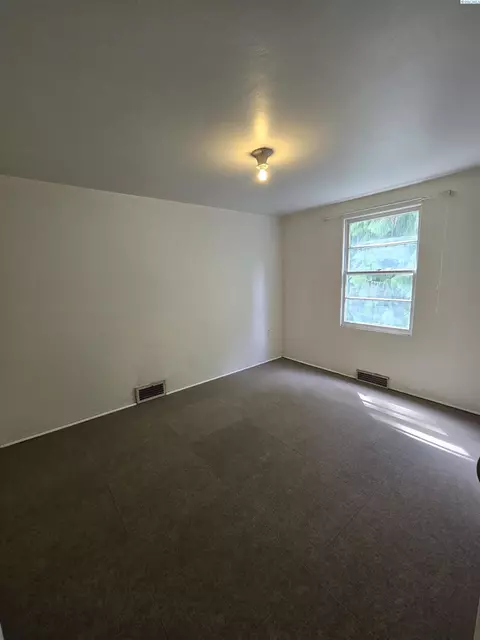 Bedroom - 935 NE C St, Pullman, WA 99163 photo 6 of 7
