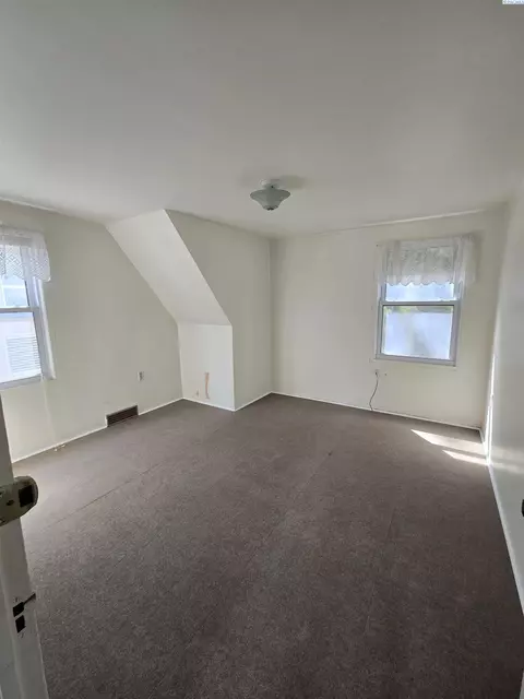 Bedroom - 935 NE C St, Pullman, WA 99163 photo 4 of 7
