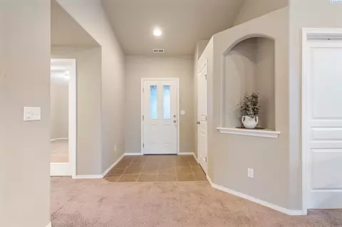 7906 Ruby Ct, Pasco, WA 99301 photo 2