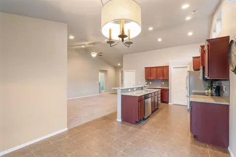 7906 Ruby Ct, Pasco, WA 99301 photo 6
