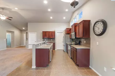7906 Ruby Ct, Pasco, WA 99301 photo 5