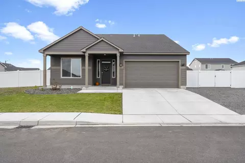 308 Ruby Ave, Grandview, WA 98930 photo 1