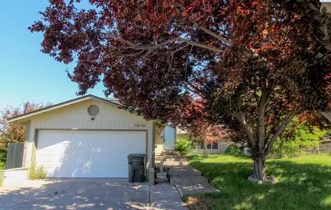 1610 Teal Ct, West Richland, WA 99353