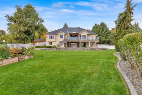 241 Kristen Ln, Kennewick, WA 99338