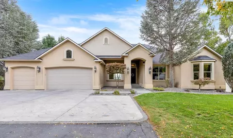 241 Kristen Ln, Kennewick, WA 99338