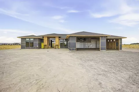 8402 Axil Ln, Pasco, WA 99301